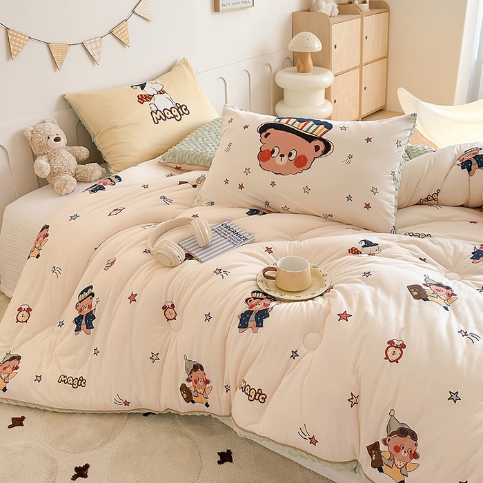 91家纺网 家纺一手货源 找家纺 RYB红黄兰 2025新款设计师原创针织棉暖暖豆豆绒秋冬被芯被子 魔法熊