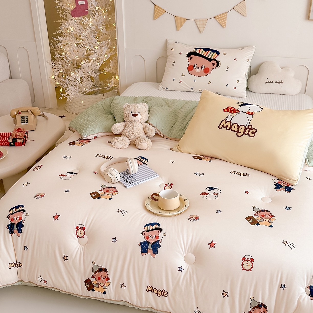 91家纺网 家纺一手货源 找家纺 RYB红黄兰 2025新款设计师原创针织棉暖暖豆豆绒秋冬被芯被子 魔法熊