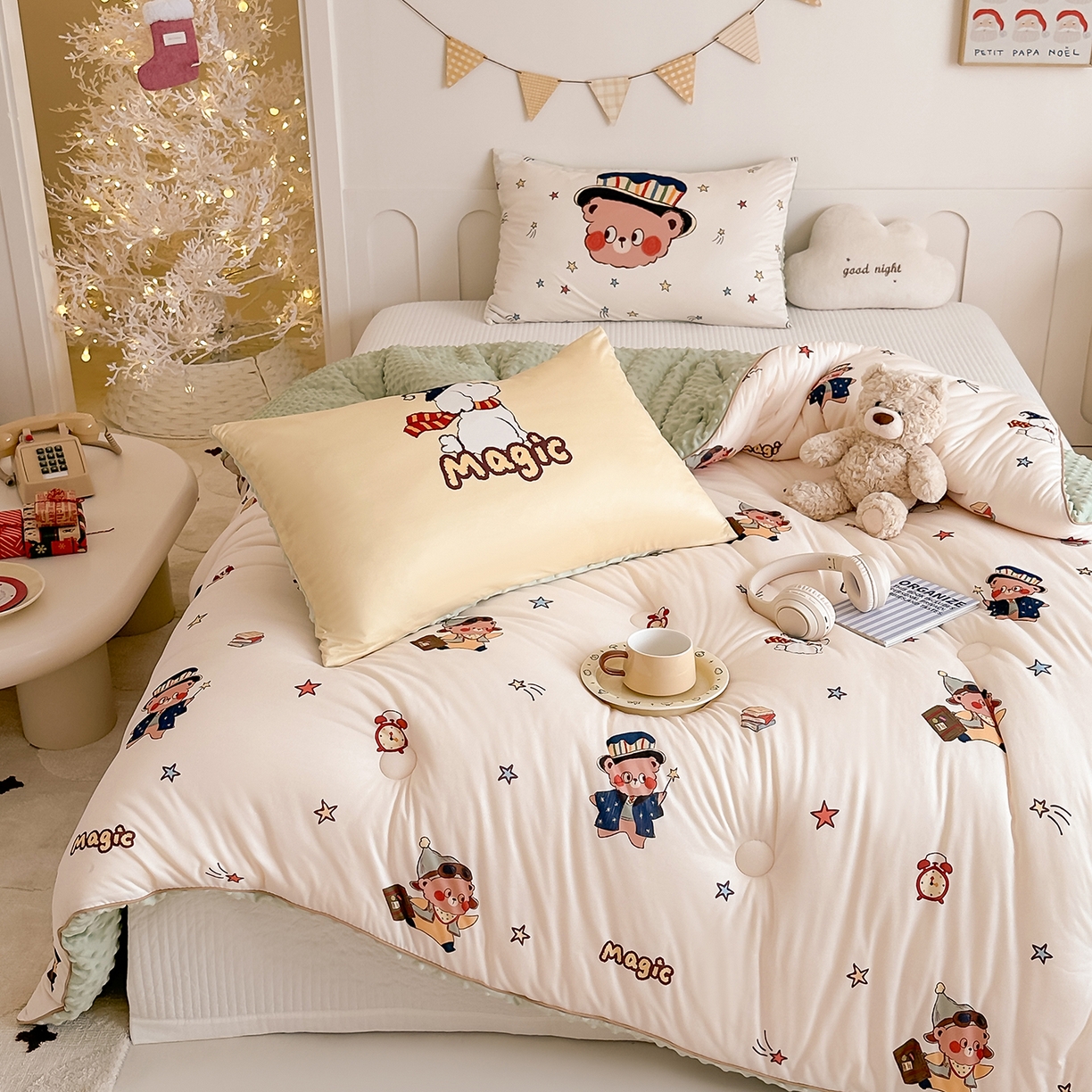 91家纺网 家纺一手货源 找家纺 RYB红黄兰 2025新款设计师原创针织棉暖暖豆豆绒秋冬被芯被子 魔法熊