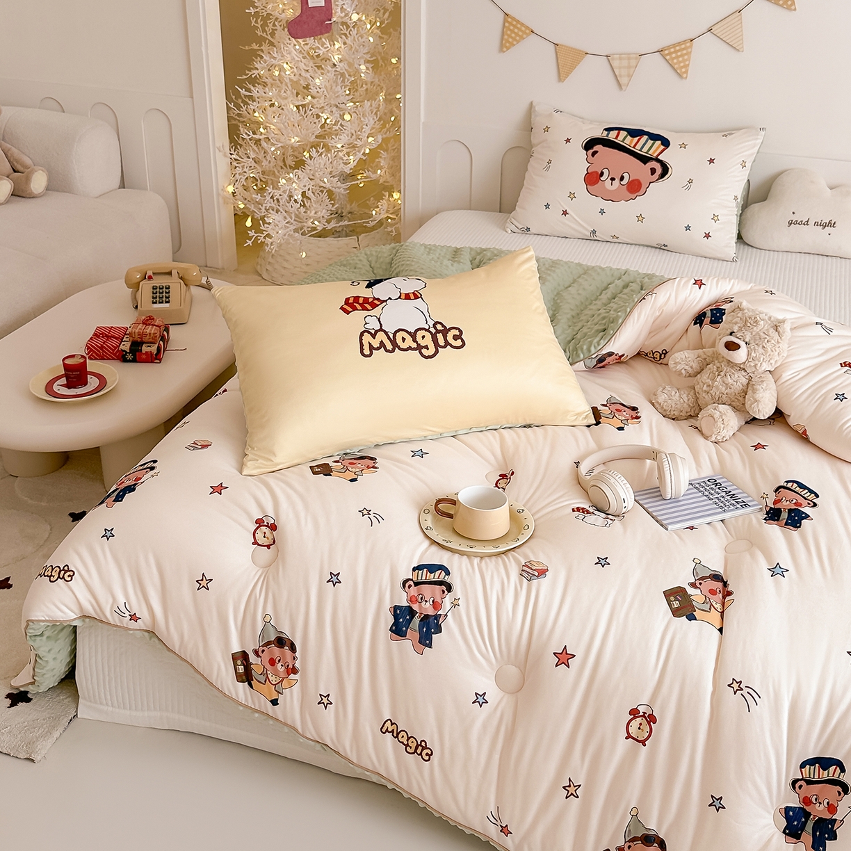 91家纺网 家纺一手货源 找家纺 RYB红黄兰 2025新款设计师原创针织棉暖暖豆豆绒秋冬被芯被子 魔法熊