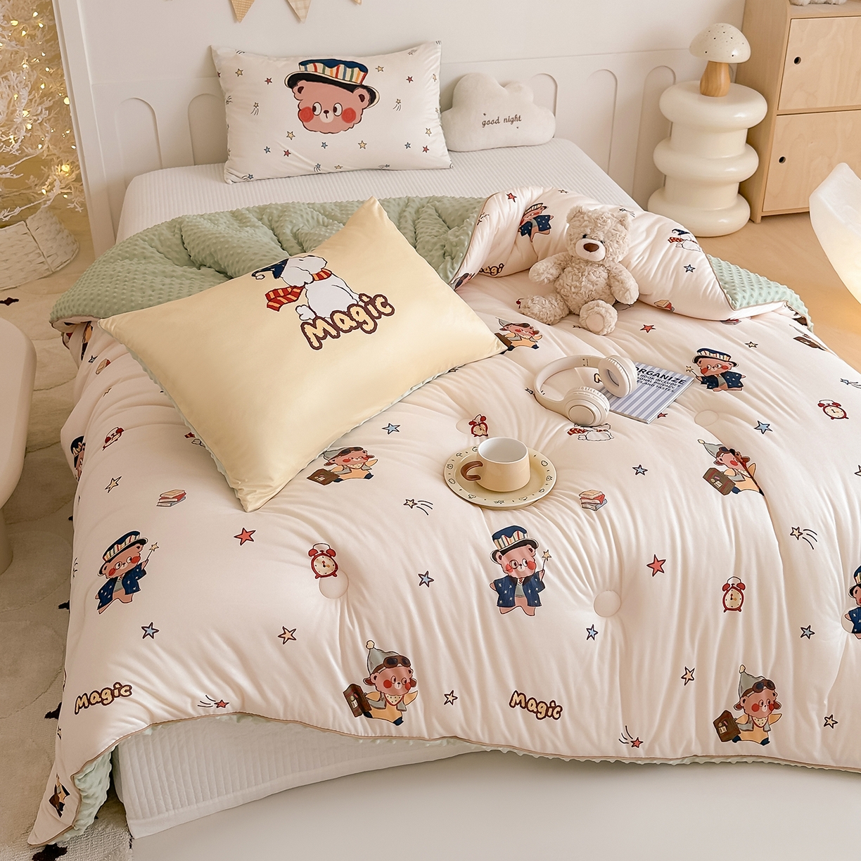 91家纺网 家纺一手货源 找家纺 RYB红黄兰 2025新款设计师原创针织棉暖暖豆豆绒秋冬被芯被子 魔法熊