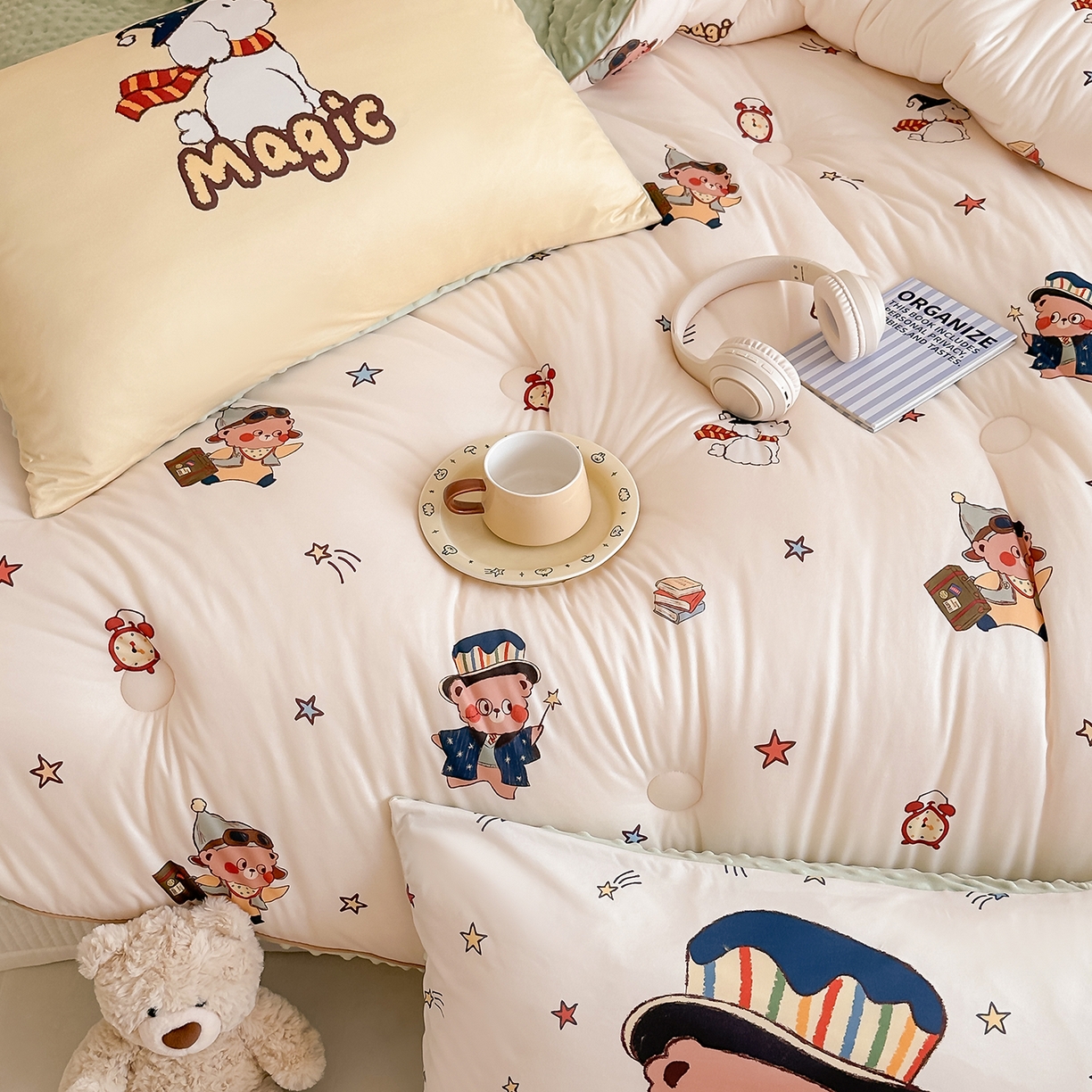 91家纺网 家纺一手货源 找家纺 RYB红黄兰 2025新款设计师原创针织棉暖暖豆豆绒秋冬被芯被子 魔法熊