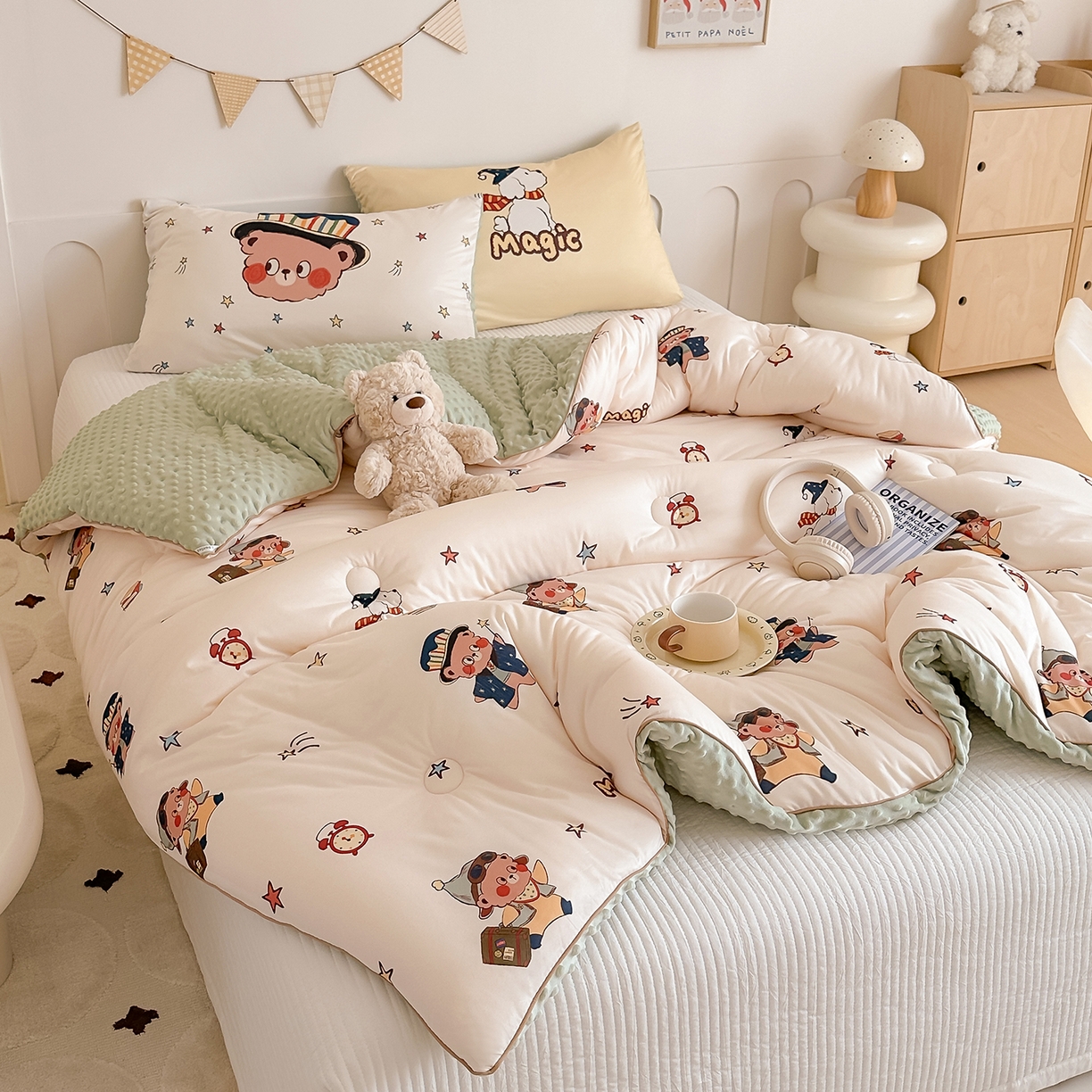 91家纺网 家纺一手货源 找家纺 RYB红黄兰 2025新款设计师原创针织棉暖暖豆豆绒秋冬被芯被子 魔法熊