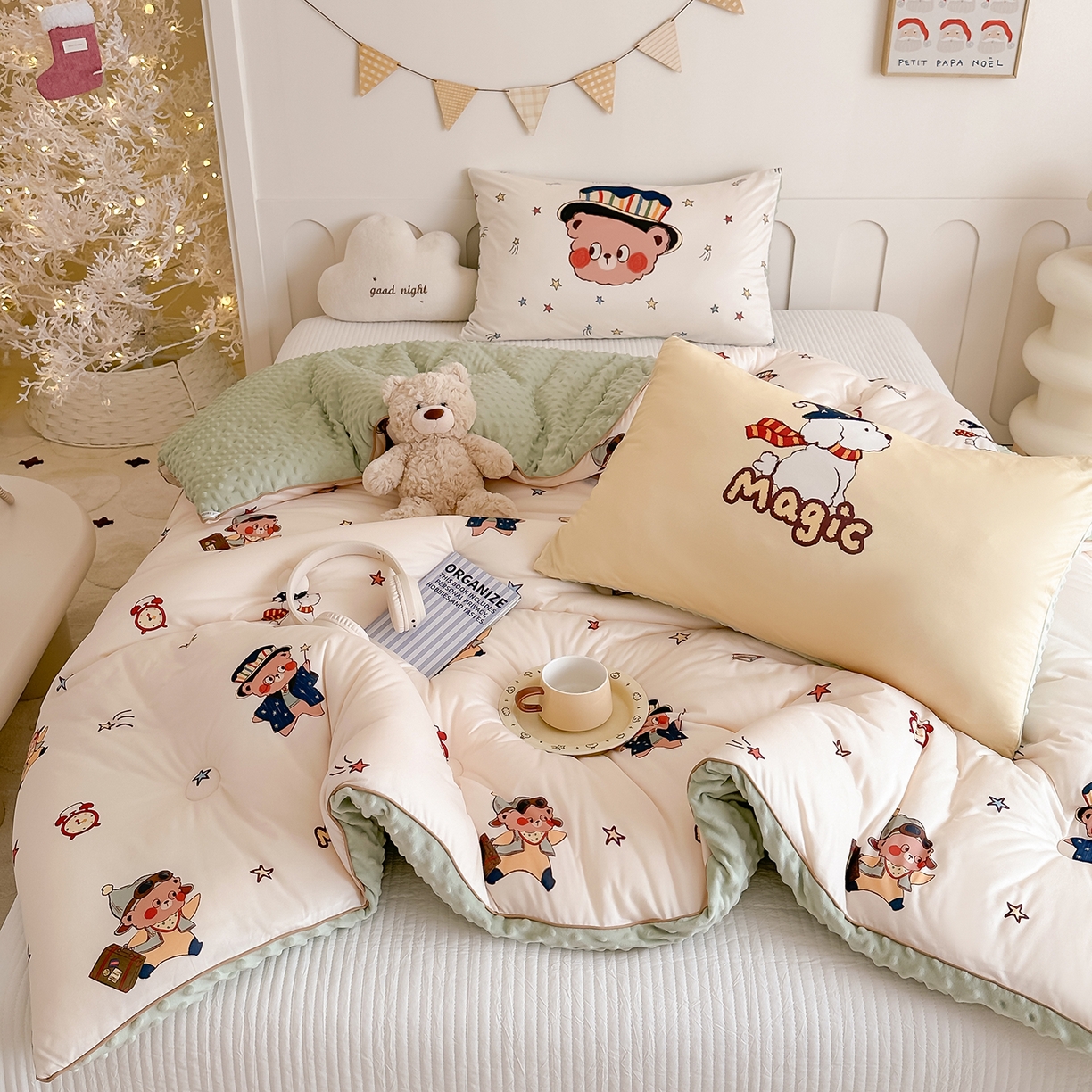 91家纺网 家纺一手货源 找家纺 RYB红黄兰 2025新款设计师原创针织棉暖暖豆豆绒秋冬被芯被子 魔法熊