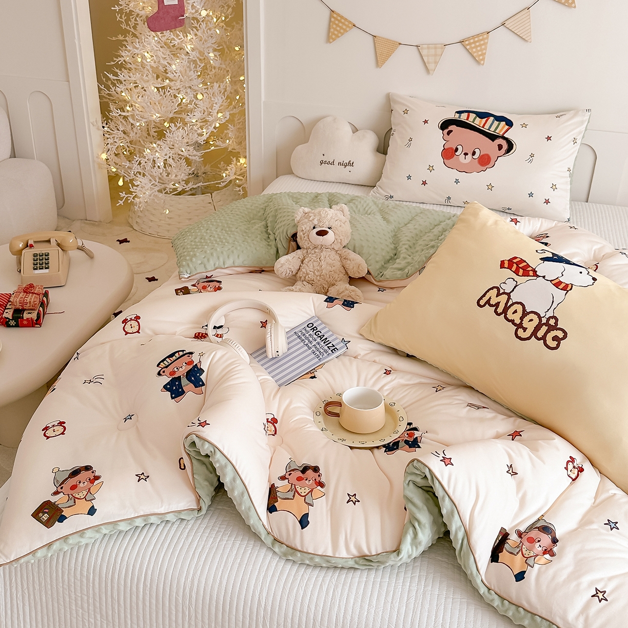 91家纺网 家纺一手货源 找家纺 RYB红黄兰 2025新款设计师原创针织棉暖暖豆豆绒秋冬被芯被子 魔法熊