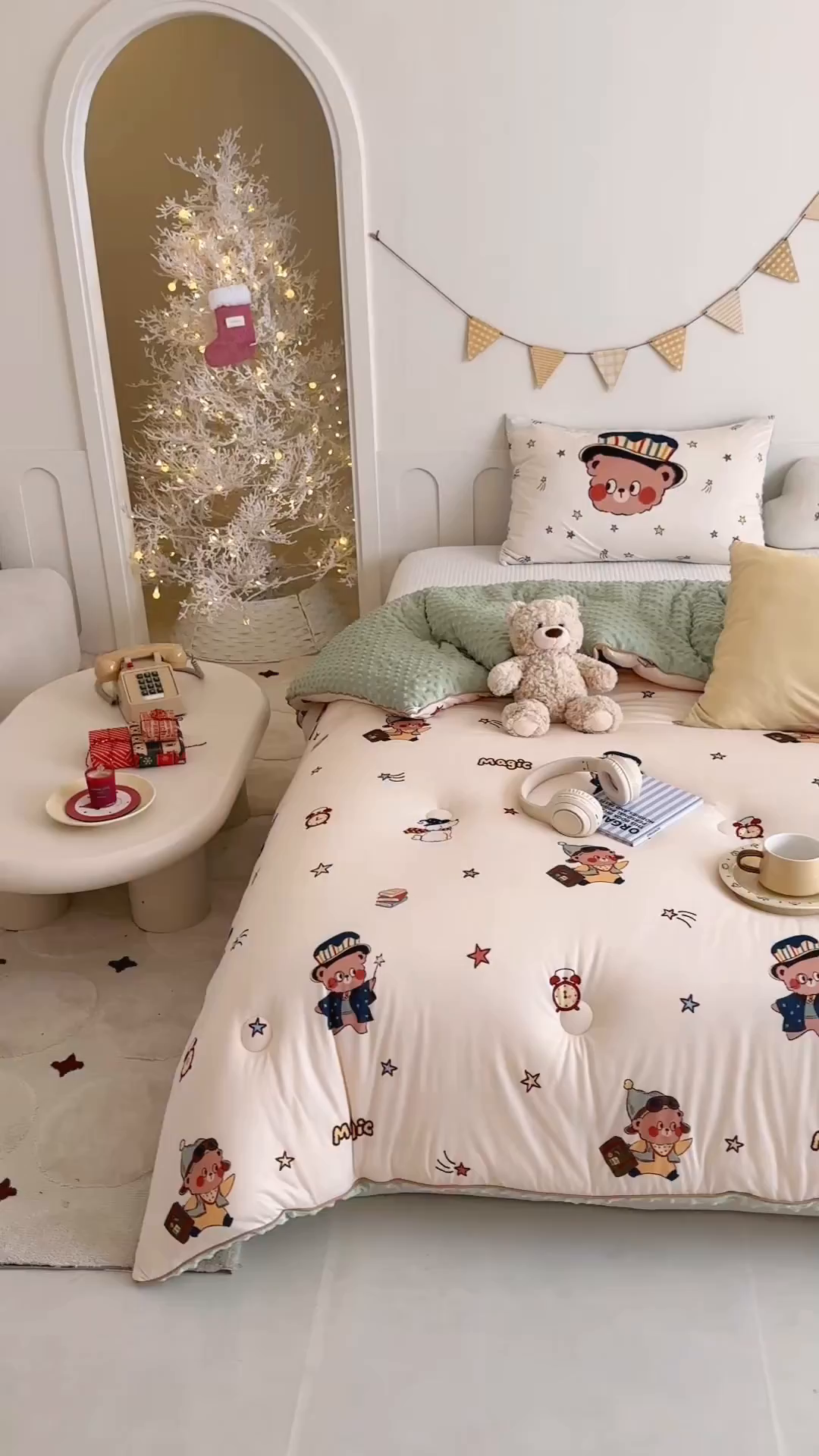 91家纺网 家纺一手货源 找家纺 RYB红黄兰 2025新款设计师原创针织棉暖暖豆豆绒秋冬被芯被子 魔法熊