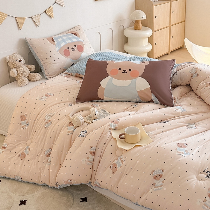 91家纺网 家纺一手货源 找家纺 RYB红黄兰 2025新款设计师原创针织棉暖暖豆豆绒秋冬被芯被子 奶油熊宝