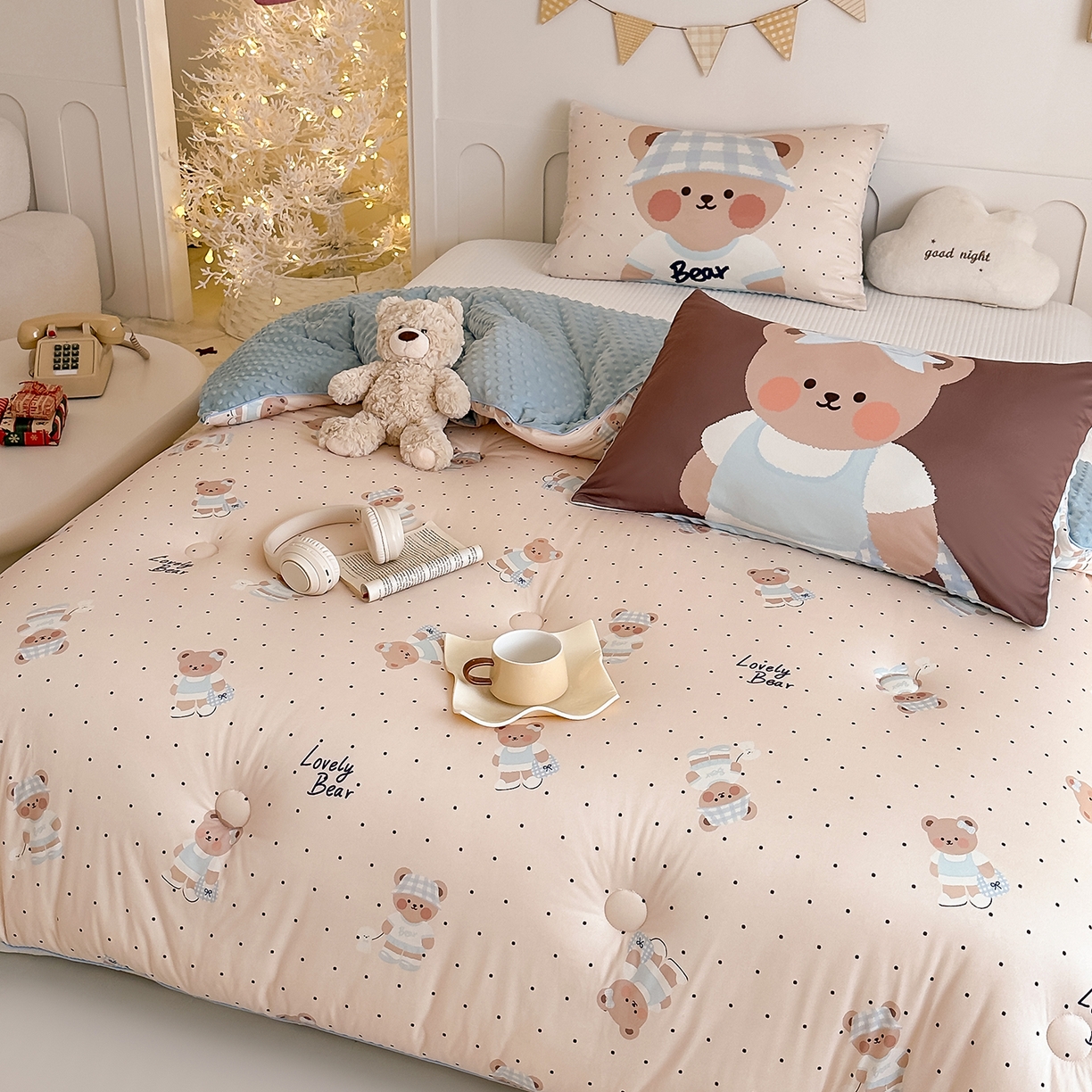 91家纺网 家纺一手货源 找家纺 RYB红黄兰 2025新款设计师原创针织棉暖暖豆豆绒秋冬被芯被子 奶油熊宝