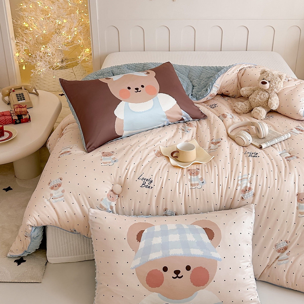 91家纺网 家纺一手货源 找家纺 RYB红黄兰 2025新款设计师原创针织棉暖暖豆豆绒秋冬被芯被子 奶油熊宝