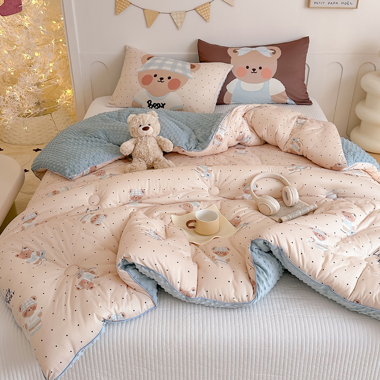 91家纺网 家纺一手货源 找家纺 RYB红黄兰 2025新款设计师原创针织棉暖暖豆豆绒秋冬被芯被子 奶油熊宝