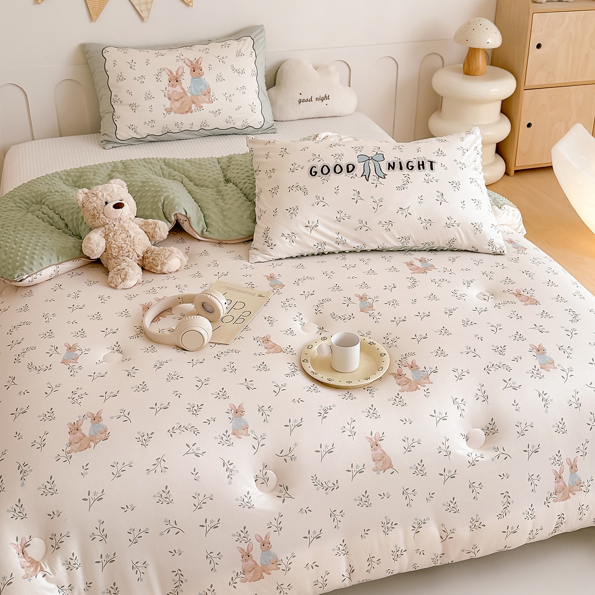 91家纺网 家纺一手货源 找家纺 RYB红黄兰 2025新款设计师原创针织棉暖暖豆豆绒秋冬被芯被子 森林兔子