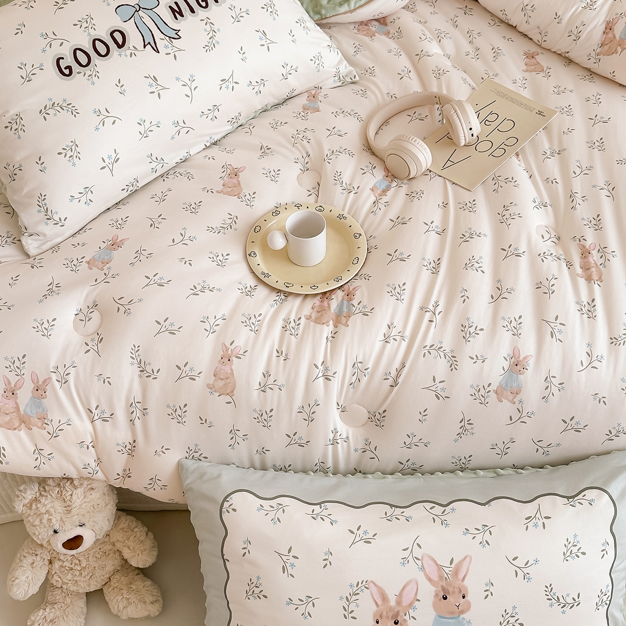 91家纺网 家纺一手货源 找家纺 RYB红黄兰 2025新款设计师原创针织棉暖暖豆豆绒秋冬被芯被子 森林兔子