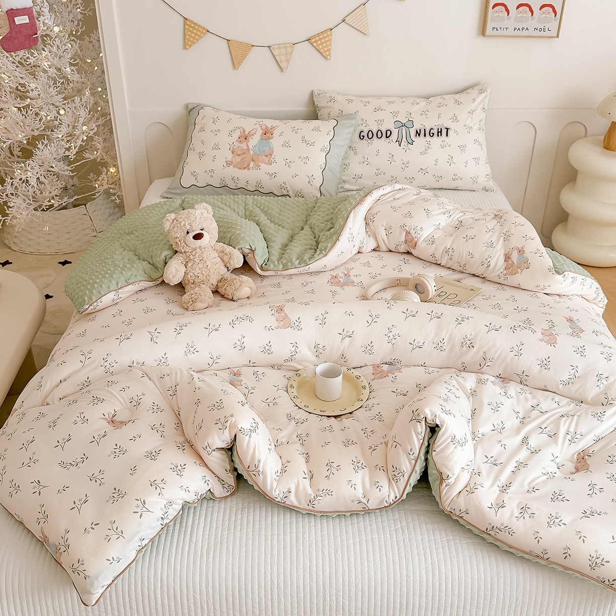 91家纺网 家纺一手货源 找家纺 RYB红黄兰 2025新款设计师原创针织棉暖暖豆豆绒秋冬被芯被子 森林兔子