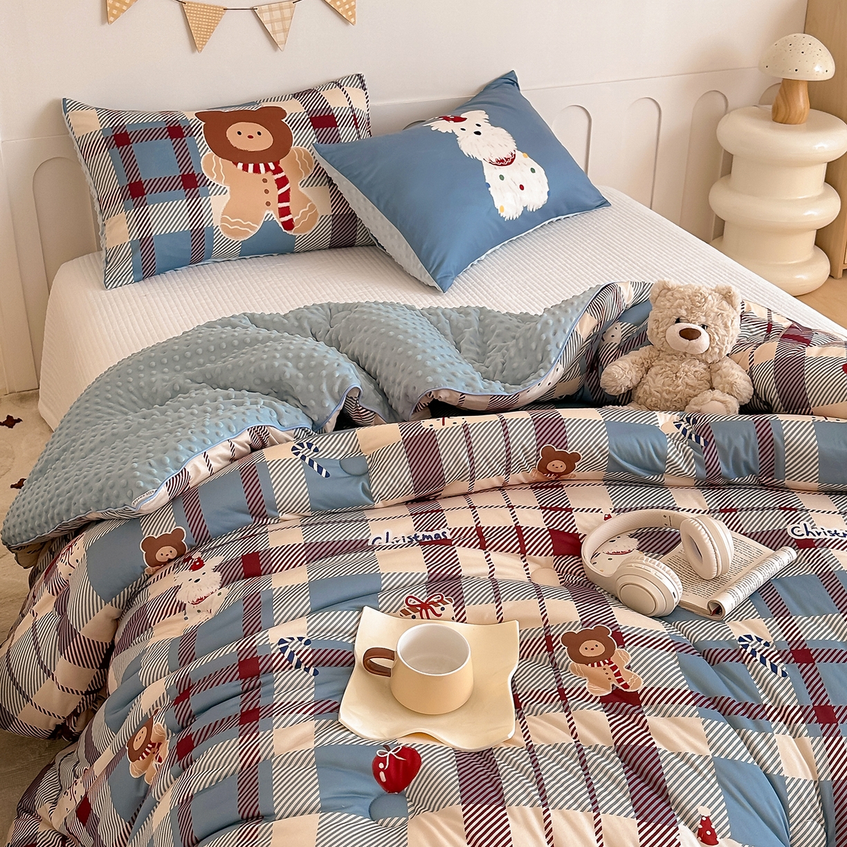 91家纺网 家纺一手货源 找家纺 RYB红黄兰 2025新款设计师原创针织棉暖暖豆豆绒秋冬被芯被子 圣诞西高地