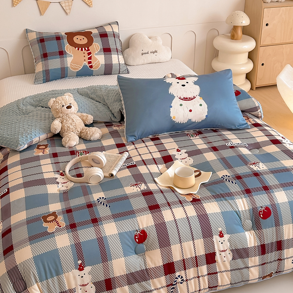 91家纺网 家纺一手货源 找家纺 RYB红黄兰 2025新款设计师原创针织棉暖暖豆豆绒秋冬被芯被子 圣诞西高地