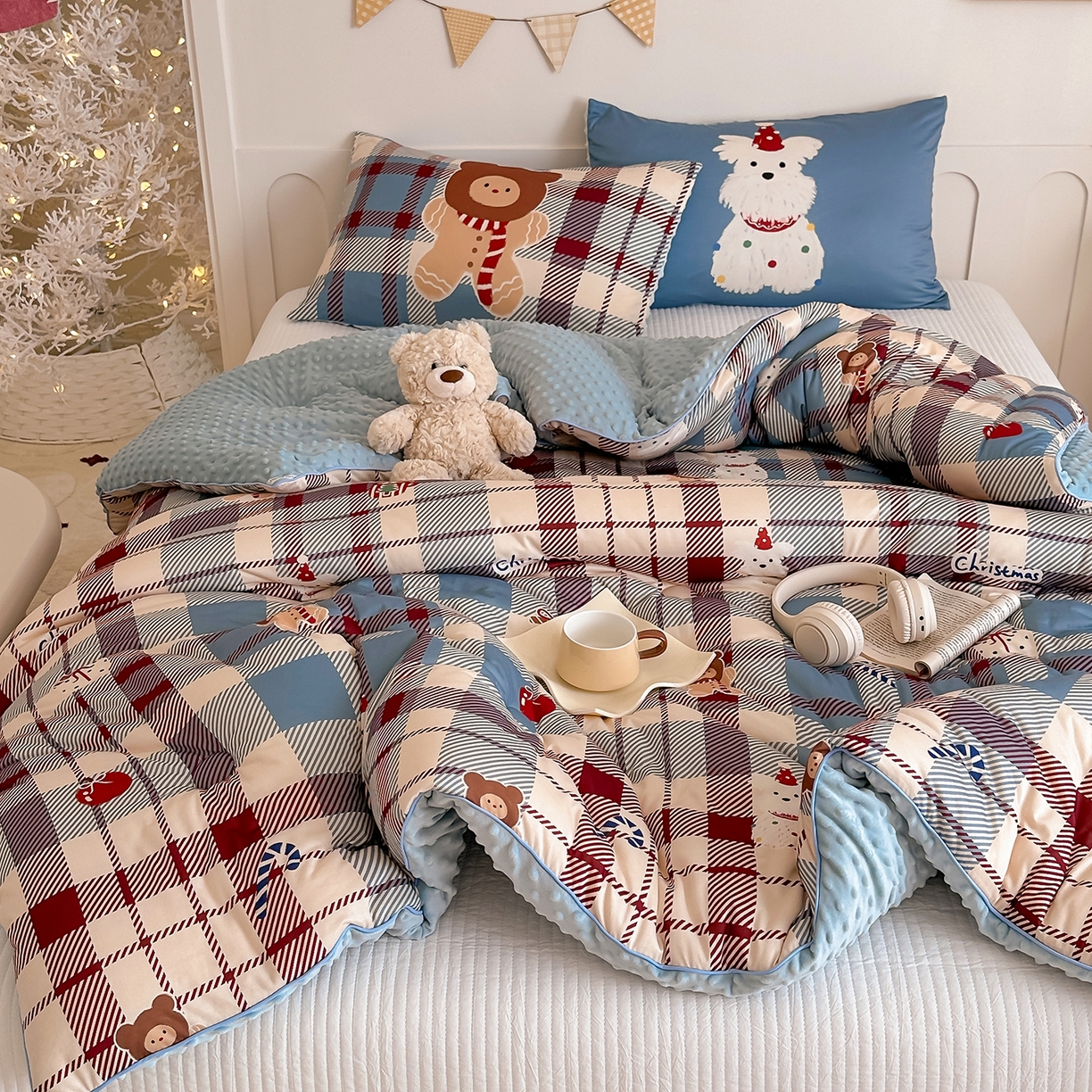 91家纺网 家纺一手货源 找家纺 RYB红黄兰 2025新款设计师原创针织棉暖暖豆豆绒秋冬被芯被子 圣诞西高地