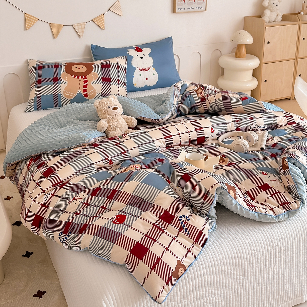 91家纺网 家纺一手货源 找家纺 RYB红黄兰 2025新款设计师原创针织棉暖暖豆豆绒秋冬被芯被子 圣诞西高地