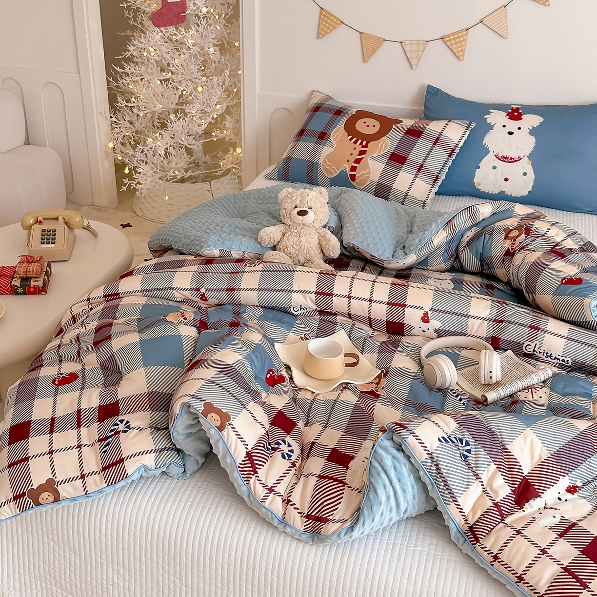 91家纺网 家纺一手货源 找家纺 RYB红黄兰 2025新款设计师原创针织棉暖暖豆豆绒秋冬被芯被子 圣诞西高地