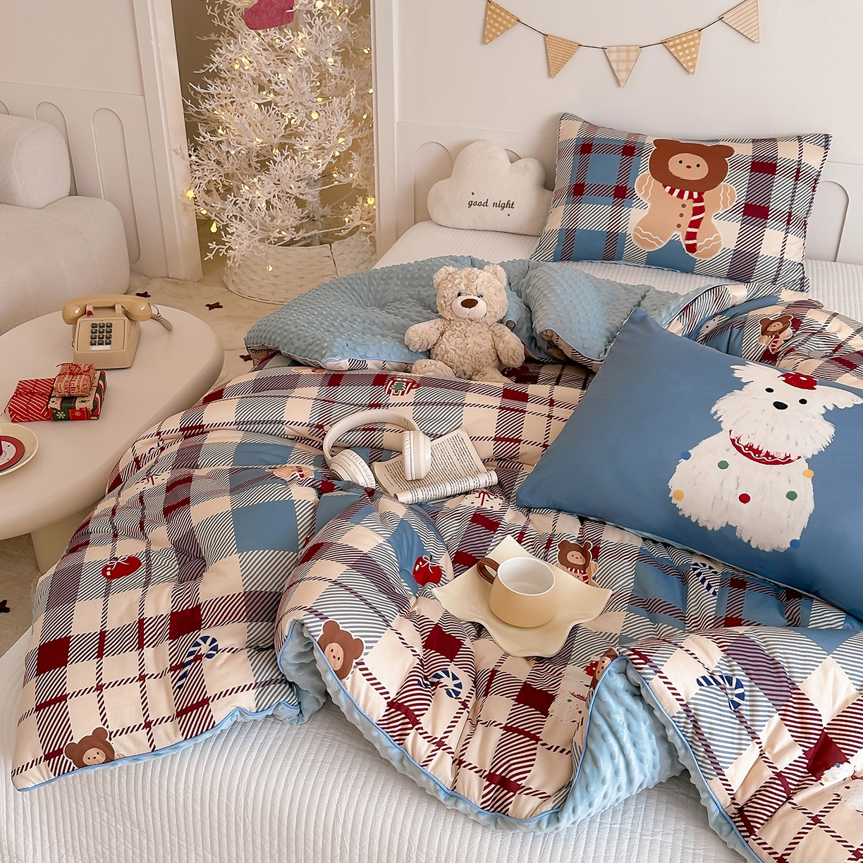 91家纺网 家纺一手货源 找家纺 RYB红黄兰 2025新款设计师原创针织棉暖暖豆豆绒秋冬被芯被子 圣诞西高地