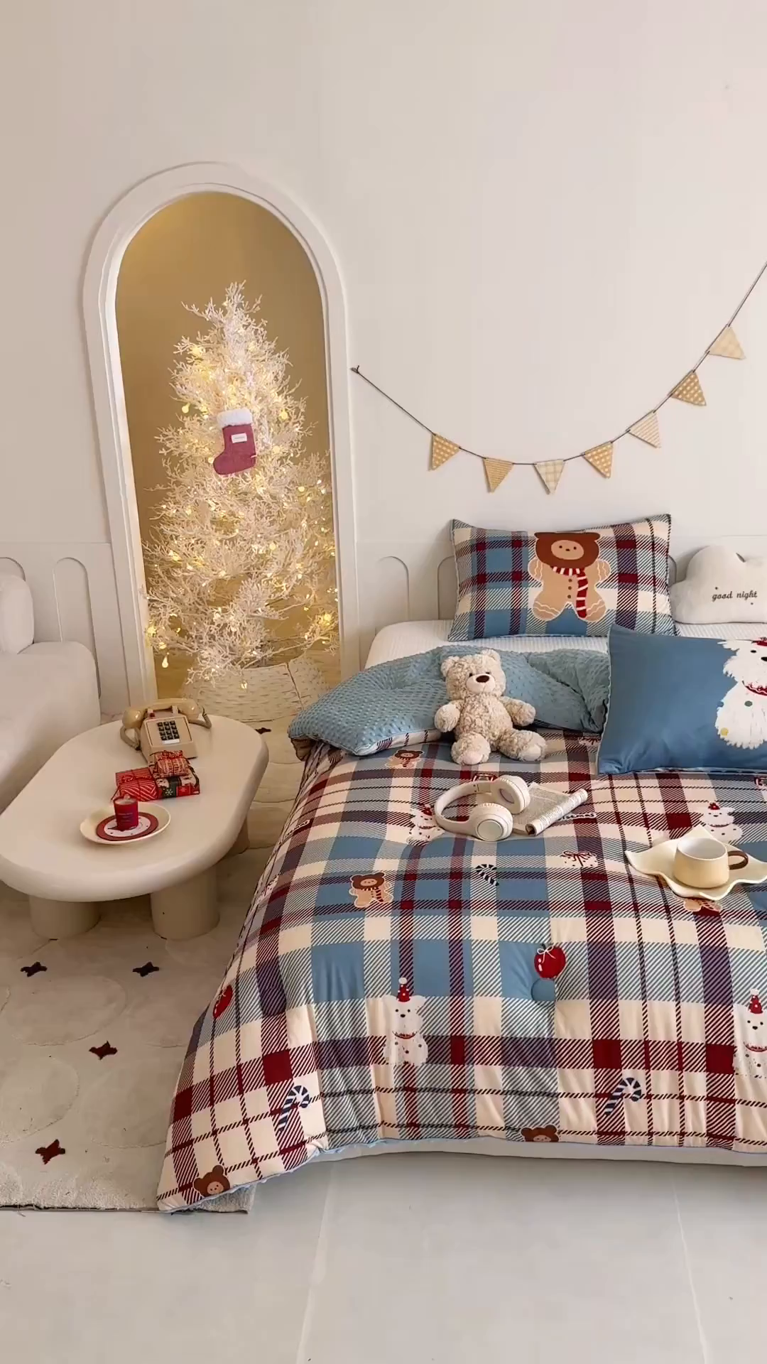 91家纺网 家纺一手货源 找家纺 RYB红黄兰 2025新款设计师原创针织棉暖暖豆豆绒秋冬被芯被子 圣诞西高地