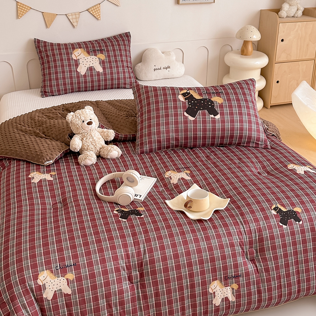 91家纺网 家纺一手货源 找家纺 RYB红黄兰 2025新款设计师原创针织棉暖暖豆豆绒秋冬被芯被子 幸运加马