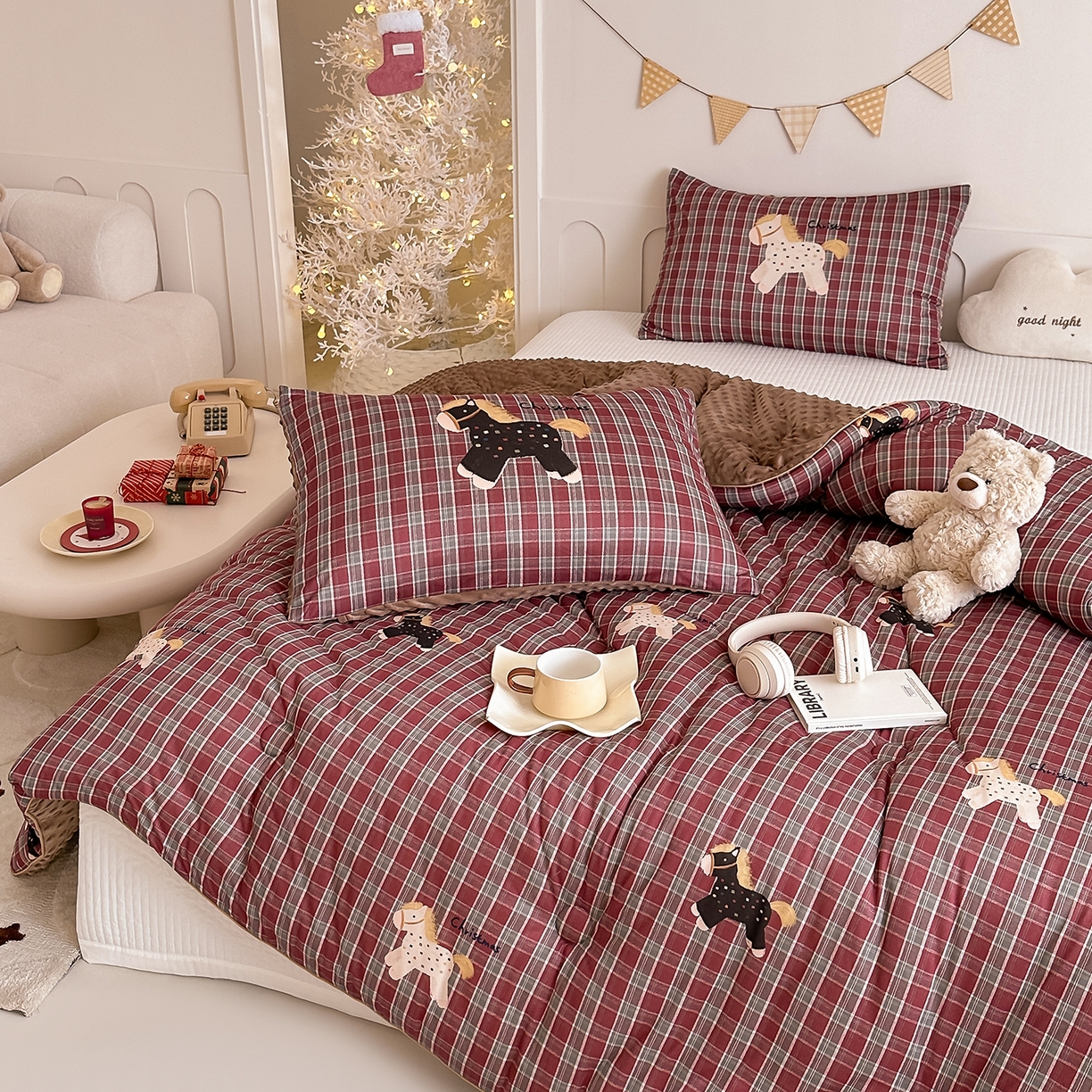 91家纺网 家纺一手货源 找家纺 RYB红黄兰 2025新款设计师原创针织棉暖暖豆豆绒秋冬被芯被子 幸运加马