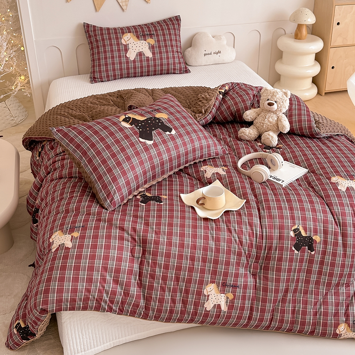 91家纺网 家纺一手货源 找家纺 RYB红黄兰 2025新款设计师原创针织棉暖暖豆豆绒秋冬被芯被子 幸运加马