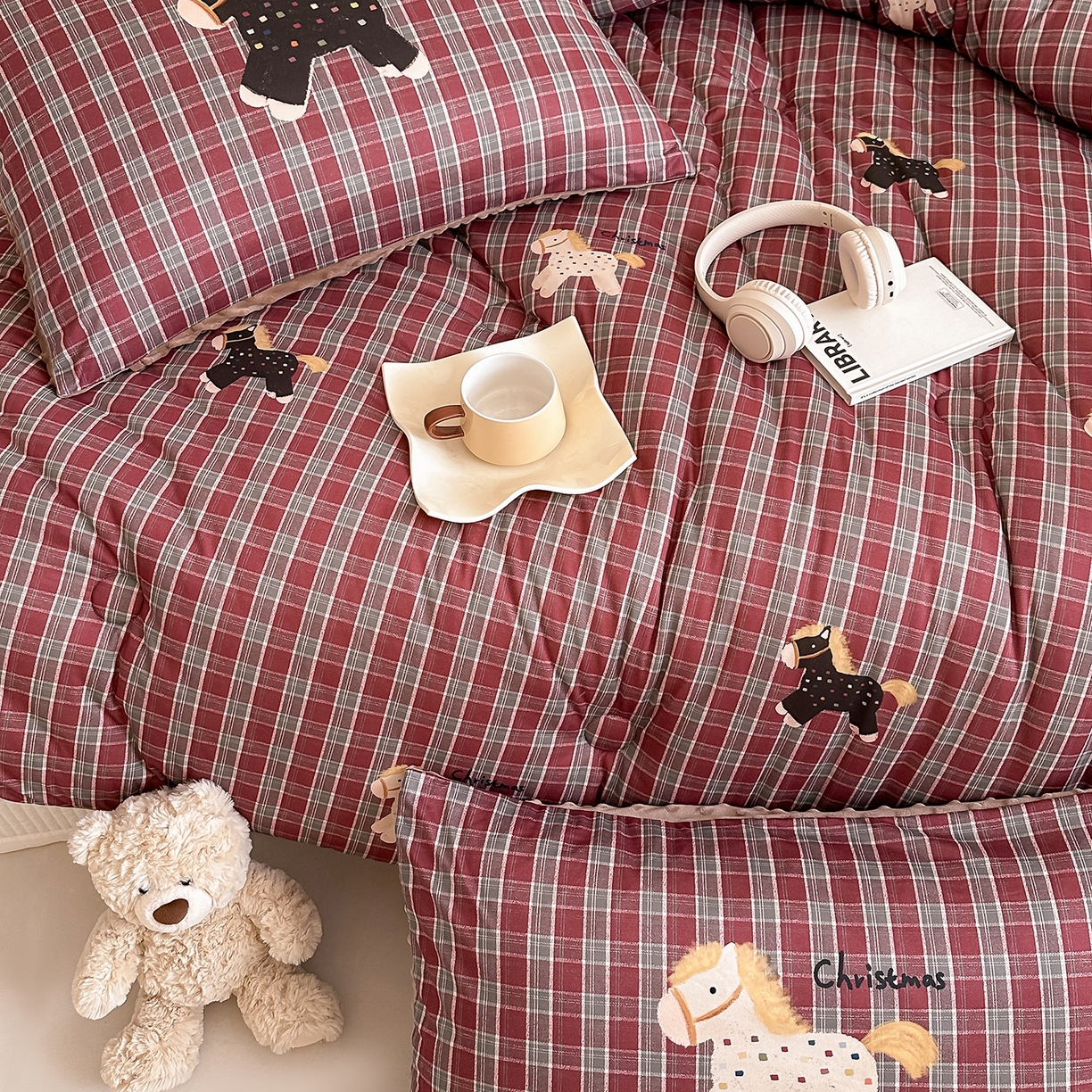 91家纺网 家纺一手货源 找家纺 RYB红黄兰 2025新款设计师原创针织棉暖暖豆豆绒秋冬被芯被子 幸运加马