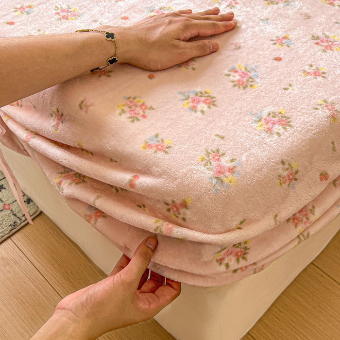 91家纺网 家纺一手货源 找家纺 老K (原美阁） 2025新款高克重牛奶绒床笠三件套 小粉花