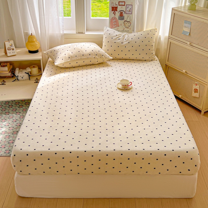 91家纺网 家纺一手货源 找家纺 老K (原美阁） 2025新款高克重牛奶绒床笠三件套 小波点