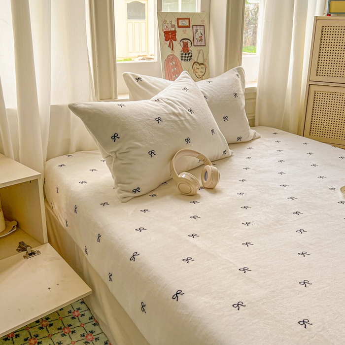 91家纺网 家纺一手货源 找家纺 老K (原美阁） 2025新款高克重牛奶绒床笠三件套 蝴蝶结白