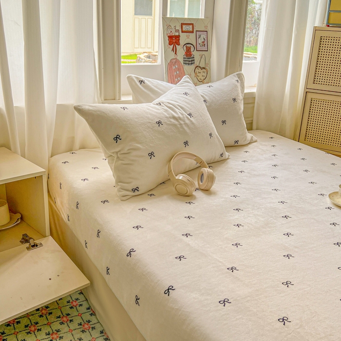 91家纺网 家纺一手货源 找家纺 老K (原美阁） 2025新款高克重牛奶绒床笠三件套 蝴蝶结白