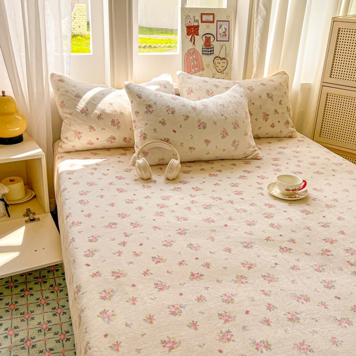 91家纺网 家纺一手货源 找家纺 老K (原美阁） 2025新款高克重牛奶绒床笠三件套 奶油小花