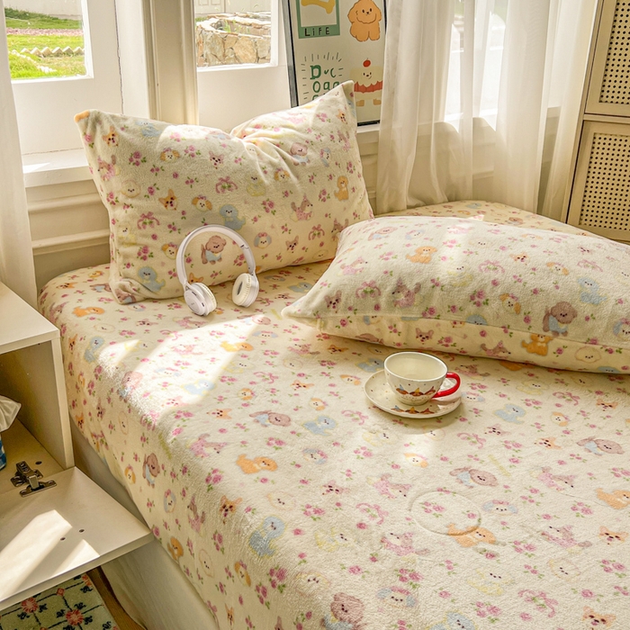 91家纺网 家纺一手货源 找家纺 老K (原美阁） 2025新款高克重牛奶绒床笠三件套 小狗