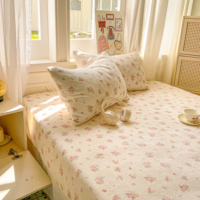91家纺网 家纺一手货源 找家纺 老K (原美阁） 2025新款高克重牛奶绒床笠三件套 奶油小花