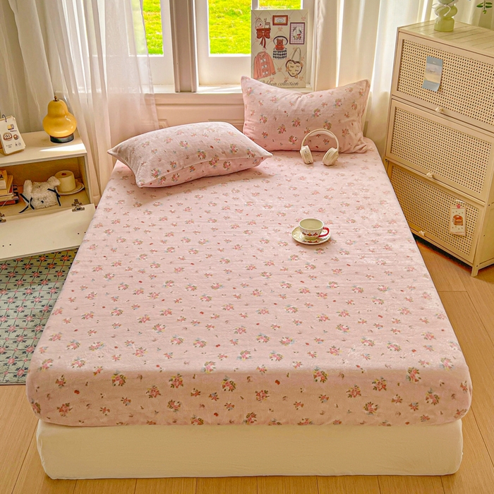 91家纺网 家纺一手货源 找家纺 老K (原美阁） 2025新款高克重牛奶绒床笠三件套 小粉花