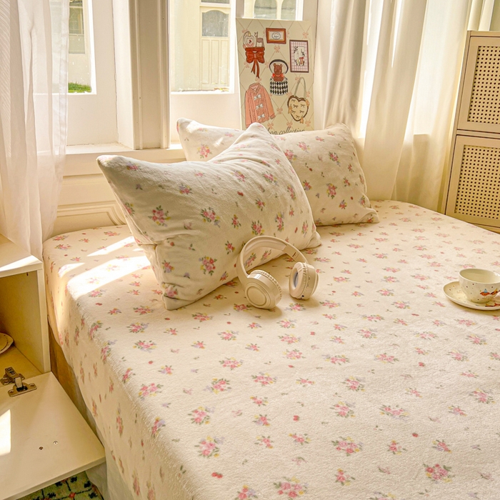 91家纺网 家纺一手货源 找家纺 老K (原美阁） 2025新款高克重牛奶绒床笠三件套 奶油小花