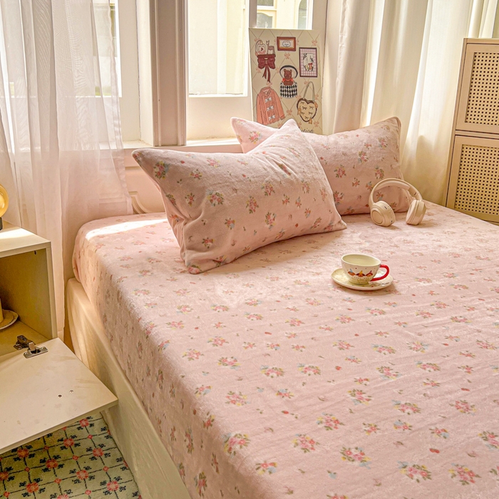 91家纺网 家纺一手货源 找家纺 老K (原美阁） 2025新款高克重牛奶绒床笠三件套 小粉花