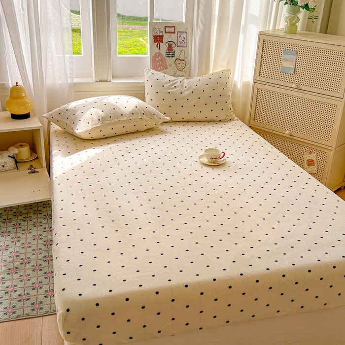 91家纺网 家纺一手货源 找家纺 老K (原美阁） 2025新款高克重牛奶绒床笠三件套 小波点