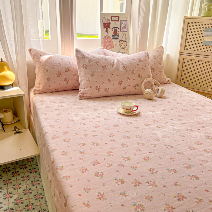 91家纺网 家纺一手货源 找家纺 老K (原美阁） 2025新款高克重牛奶绒床笠三件套 小粉花