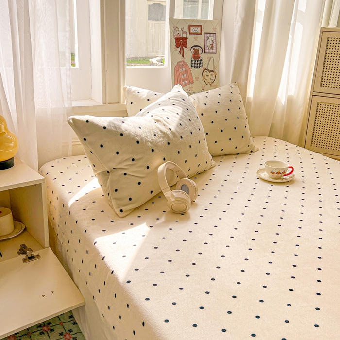 91家纺网 家纺一手货源 找家纺 老K (原美阁） 2025新款高克重牛奶绒床笠三件套 小波点