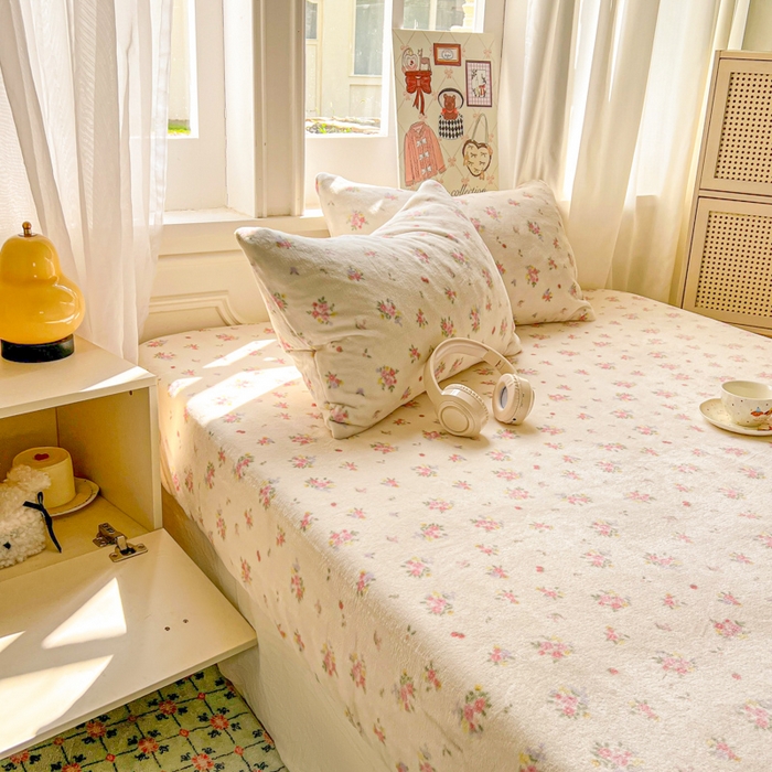 91家纺网 家纺一手货源 找家纺 老K (原美阁） 2025新款高克重牛奶绒床笠三件套 奶油小花