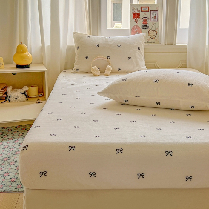 91家纺网 家纺一手货源 找家纺 老K (原美阁） 2025新款高克重牛奶绒床笠三件套 蝴蝶结白