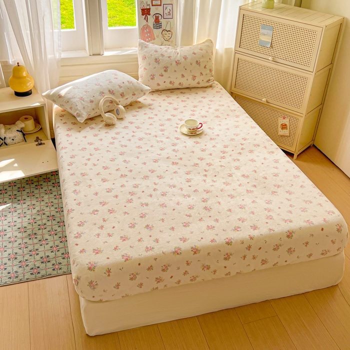 91家纺网 家纺一手货源 找家纺 老K (原美阁） 2025新款高克重牛奶绒床笠三件套 奶油小花