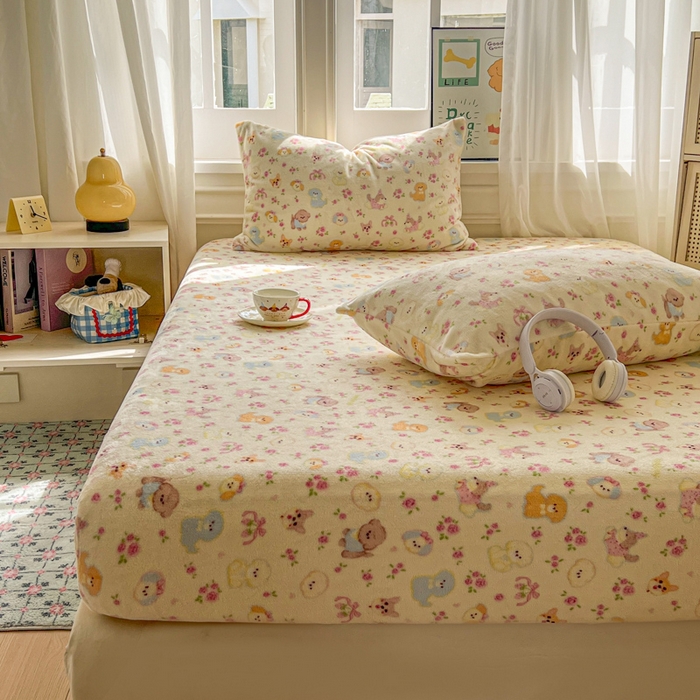 91家纺网 家纺一手货源 找家纺 老K (原美阁） 2025新款高克重牛奶绒床笠三件套 小狗