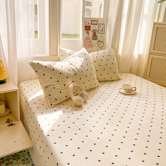 91家纺网 家纺一手货源 找家纺 老K (原美阁） 2025新款高克重牛奶绒床笠三件套 小波点