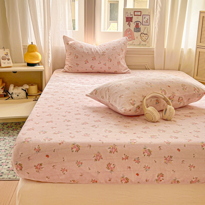 91家纺网 家纺一手货源 找家纺 老K (原美阁） 2025新款高克重牛奶绒床笠三件套 小粉花