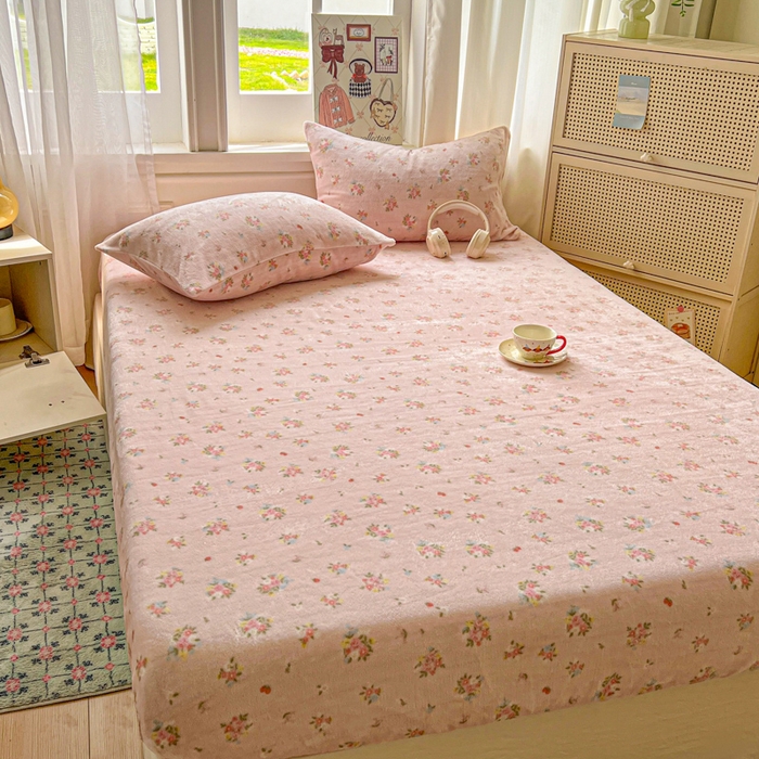 91家纺网 家纺一手货源 找家纺 老K (原美阁） 2025新款高克重牛奶绒床笠三件套 小粉花