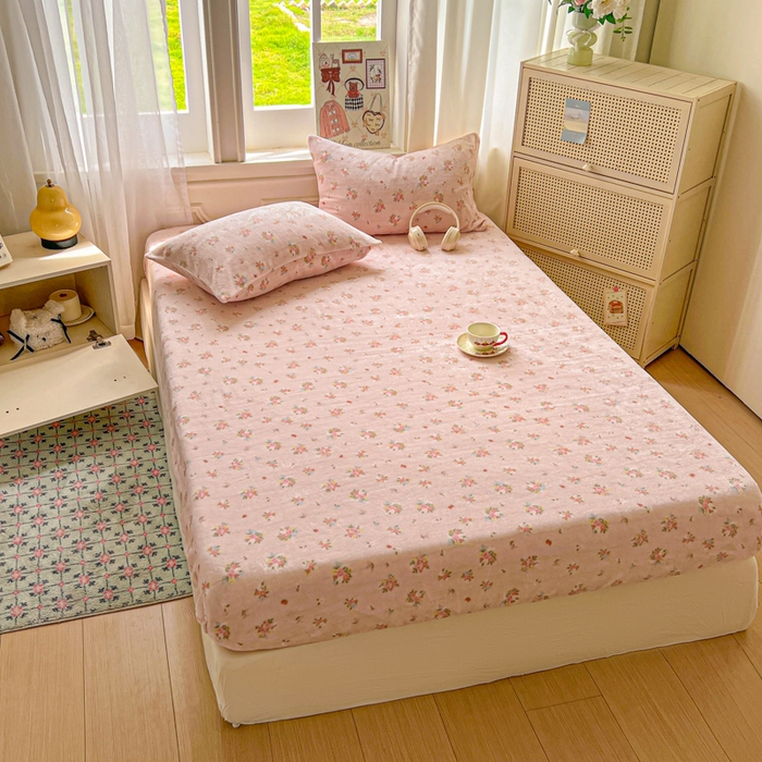 91家纺网 家纺一手货源 找家纺 老K (原美阁） 2025新款高克重牛奶绒床笠三件套 小粉花