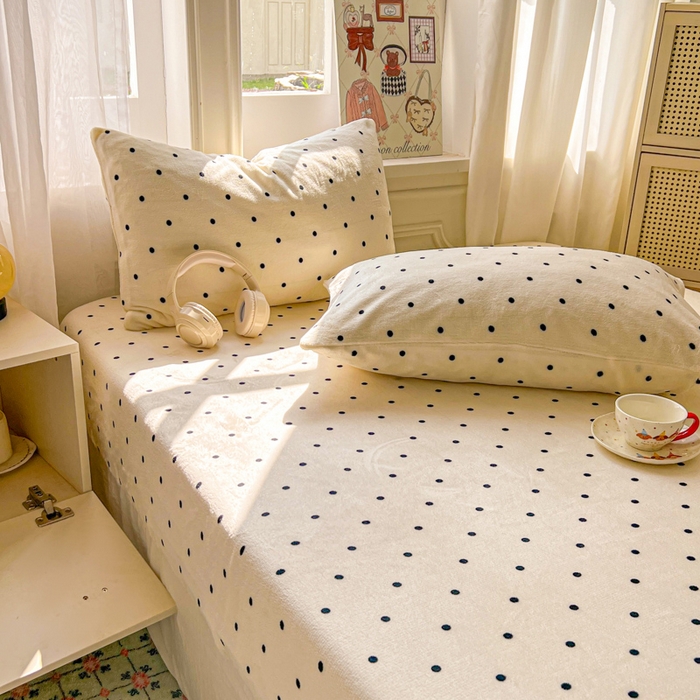 91家纺网 家纺一手货源 找家纺 老K (原美阁） 2025新款高克重牛奶绒床笠三件套 小波点